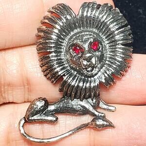 Mamselle Leo Lion Figural Pin Red Rhinestone Eyes Silver Tone 1.5" Vtg Unsigned